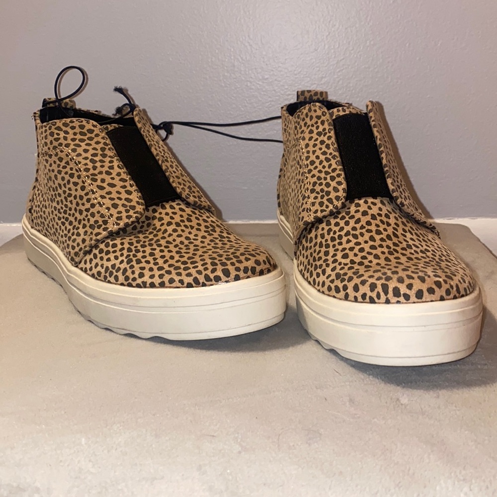 !NWT! Universal Thread Slip On Sneakers